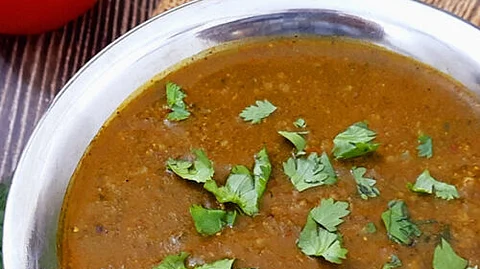 https://madscookhouse.com/urad-dal-chainsoo-pahadi-dal/