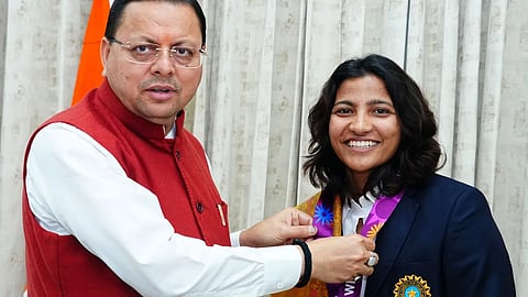 Uttarakhand CM Pushkar Singh Dhami congratulates cricketer Sneh Rana for India’s Women’s World Cup win!