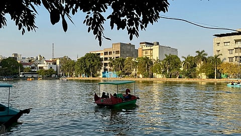 Delhi’s Naini Lake To Get A Makeover With Laser Shows, Shikara Rides & Cafes