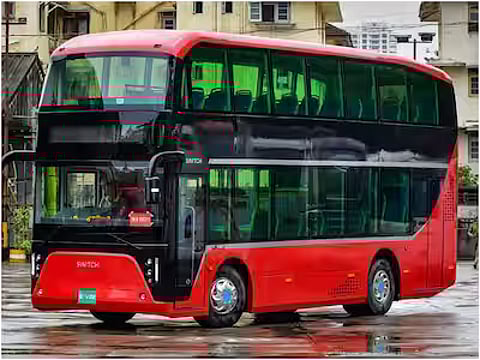 Delhi’s Iconic Double-Decker Buses Make a Grand Comeback After 3 Decades