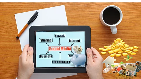 Social media money decisions