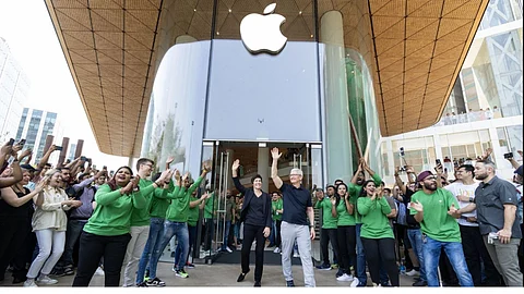 Apple is on a race to catch Indian market's premium share (Pic: Twitter)