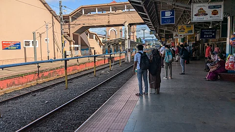 People waiting for train in Indian railway station