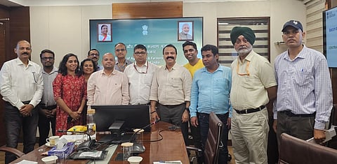 കേന്ദ്ര സര്ക്കാരിന്റെ റാഫ്ത്താര് അഗ്രിബിസിനസ് ഇന്ക്യുബേറ്ററുകളുടെയും അവയുടെ കീഴിലുള്ള മികച്ച അഗ്രി-സ്റ്റാര്ട്ട്അപ്പുകളുടെയും ഡല്ഹിയില് നടന്ന യോഗത്തില് ഡോ. കെ. പി സുധീര്,വിനീത എ.കെ., മാനസ് മധു, ബ്രിജിത്ത് കൃഷ്ണ, ഡോ. സജി വര്ഗീസ്, ടി.ജെ തങ്കച്ചന്, വിദ്യ കെ.എസ് എന്നിവര് പങ്കെടുത്തപ്പോള്.