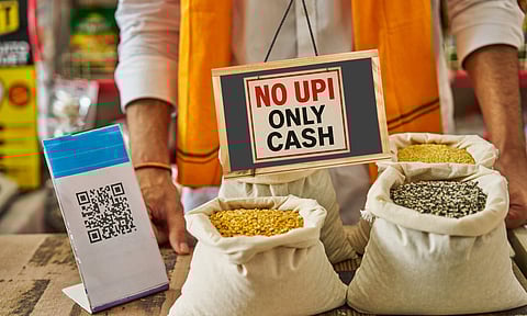 നോ യു.പി.ഐ, ഒണ്ലി ക്യാഷ്! ഓണ്ലൈന് പേയ്മെന്റിനോട് നോ പറഞ്ഞ് കച്ചവടക്കാര്; കാരണമിതാണ്