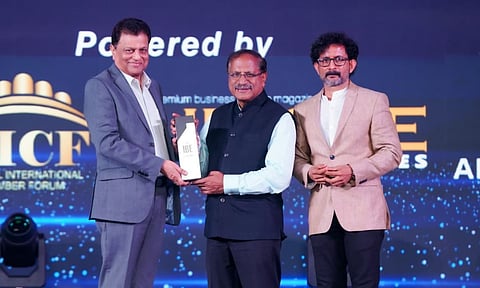 ലേക് ഷോര് ആശുപത്രി എം.ഡി. എസ്.കെ. അബ്ദുള്ളയ്ക്ക് ആരോഗ്യ മേഖലയിലെ മികവിനുള്ള അവാര്ഡ്