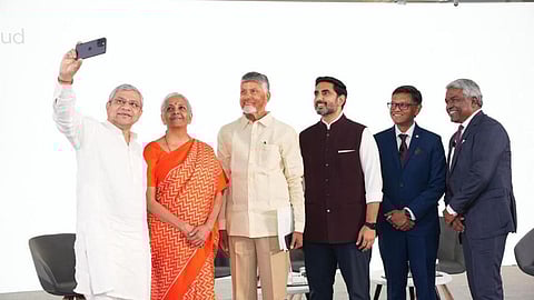 ഗൂഗ്ളുമായി ₹1.3 ലക്ഷം കോടിയുടെ ഡീല്! എ.ഐ മോഹങ്ങള്ക്ക് ഇനി ഇരട്ടിവേഗം, അദാനി നിര്മിക്കും രാജ്യത്തെ ഏറ്റവും വലിയ ഡാറ്റ ഹബ്ബ്