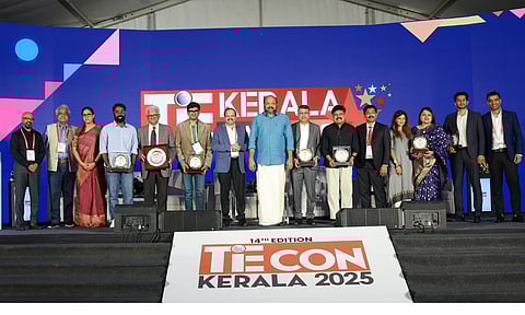 ടൈകോണ് 2025 സംരംഭക പുരസ്കാര ജേതാക്കാള് വ്യവസായ മന്ത്രി പി.രാജീവിനൊപ്പം