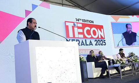 ടൈക്കോൺ 2025 സമാപന സമ്മേളനം പ്രിൻസിപ്പൽ സെക്രട്ടറി ( ഇൻഡസ്ട്രീസ്) എ പി എം മുഹമ്മദ് ഹനീഷ് ഉദ്ഘാടനം ചെയ്യുന്നു. ടൈ കേരള മുൻ പ്രസിഡൻ്റ് ദാമോദർ അവനൂർ, ടൈ കേരള പ്രസിഡൻ്റ് വിവേക് കൃഷ്ണ ഗോവിന്ദ്, വൈസ്പ്രസിഡൻ്റ് ഡോ. ജീമോൻ കോര എന്നിവർ സമീപം.