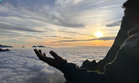 മഞ്ഞില് കുളിച്ച് തിരക്കില് അമര്ന്ന് വിനോദസഞ്ചാര മേഖല; ചായക്കട മുതല് വന്കിട ഹോട്ടലുകള്ക്ക് വരെ നേട്ടം; തിരക്ക് കൂടാന് കാരണങ്ങള് പലത്
