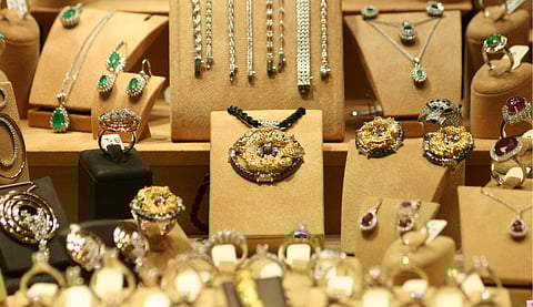 തുടര്ച്ചയായ രണ്ടാംദിനവും സ്വര്ണത്തില് ഇടിവ്, ഇന്നത്തെ വിപണി ട്രെന്റ് അറിയാം