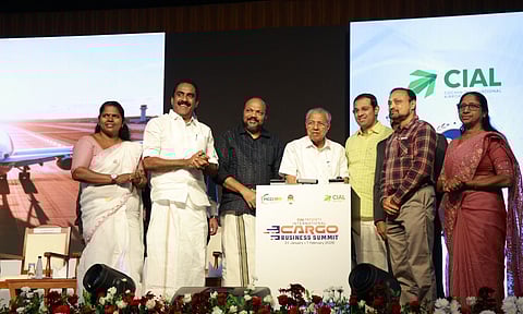 ഫിക്കിയുമായി ചേര്ന്ന് സിയാല് സംഘടിപ്പിച്ച രാജ്യാന്തര കാര്ഗോ ബിസിനസ് സമ്മിറ്റിന്റെ പ്ലീനറി സെഷന് മുഖ്യമന്ത്രി പിണറായി വിജയന് ഉദ്ഘാടനം ചെയ്യുന്നു.