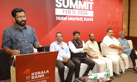 കേരള ബാങ്ക് കോര്പ്പറേറ്റ് ബിസിനസ് സമ്മിറ്റ് ബാങ്ക് വൈസ് പ്രസിഡന്റ് ടി.വി രാജേഷ് ഉദ്ഘാടനം ചെയ്യുന്നു. എക്സിക്യുട്ടീവ് ഡയറക്ടര് റോയ് എബ്രഹാം, സിഇഒ ജോര്ട്ടി എം. ചാക്കോ, ഭരണസമിതിയംഗങ്ങളായ ടി.സി ഷിബു, അഡ്വ. വി. സലിം, ബോര്ഡ് ഓഫ് മാനേജ്മെന്റ് അംഗം അഡ്വ. വി.കെ പ്രസാദ് എന്നിവര് സമീപം.