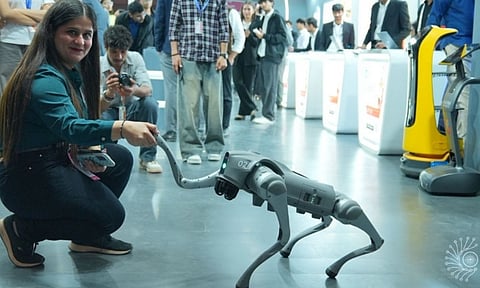 ചൈനീസ് റോബോട്ട് നായയെ അടിച്ചുമാറ്റി ഇന്ത്യന് യൂണിവേഴ്സിറ്റി; എഐ സമ്മിറ്റില് സംഘാടകരുടെ 'ശുദ്ധികലശം'