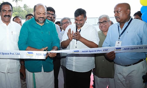 എന്ഡിആര് സ്പേസ് പ്രൈവറ്റ് ലിമിറ്റഡിന്റെ വെയര്ഹൗസിംഗ് ആന്ഡ് ഇന്ഡസ്ട്രിയല് പാര്ക്ക് ഉദ്ഘാടനം മന്ത്രി പി. രാജീവ് നിര്വഹിക്കുന്നു.