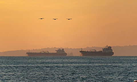 ചൈനയിലേക്ക് പാഞ്ഞ റഷ്യന് കപ്പലിന് നടുക്കടലില് 'യുടേണ്'; ഇന്ത്യ ലക്ഷ്യമാക്കി യാത്ര വഴിമാറ്റി