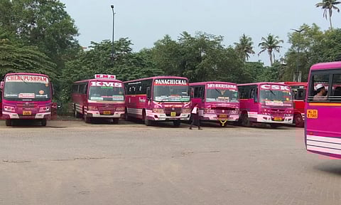 സ്വകാര്യ ബസുകള്ക്ക് 140 കിലോമീറ്റര് ദൂരപരിധിയില്ലാതെ സര്വീസ് നടത്താം; ബസ് വ്യവസായത്തിന് ആശ്വാസം