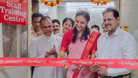 പിട്ടാപ്പിള്ളില് ഏജന്സീസ് ട്രെയിനിംഗ് സെന്ററിന്റെ ഉദ്ഘാടനം പെരുമ്പാവൂര് നഗരസഭ അധ്യക്ഷ കെ.എന്. സംഗീത നിര്വഹിക്കുന്നു.