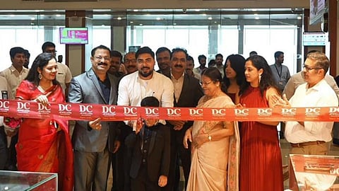 ഡിസി ജുവലേഴ്സിന്റെ ഷോറൂമിന്റെ ഉദ്ഘാടനം സിയാല് എംഡി എസ്. സുഹാസ് നിര്വഹിക്കുന്നു.