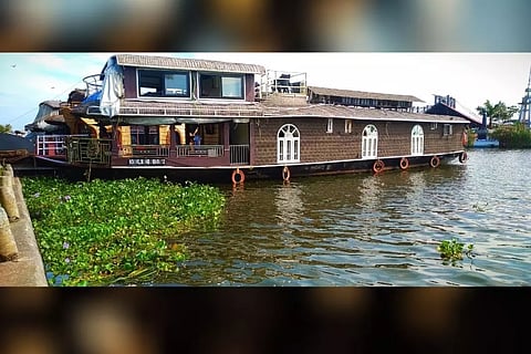 കടം വീട്ടാനാകാതെ സംരംഭകര്; കായലോര ടൂറിസം മേഖല മുങ്ങിത്താഴുന്നു