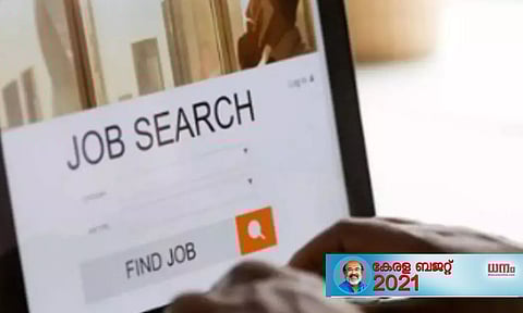 തൊഴിലവസരങ്ങള് കൂടും, എല്ലാ വീട്ടിലും ലാപ്ടോപ്; പ്രഖ്യാപനങ്ങള് ഇങ്ങനെ