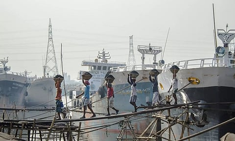 ആഭ്യന്തര പരിഷ്കാരങ്ങള്ക്ക് വേഗം കൂട്ടാന് കേന്ദ്രം, തൊഴില് ലഭ്യത വര്ധിപ്പിക്കാനും വിദേശ വിപണി കണ്ടെത്താനും സര്ക്കാര് സഹായം നല്കിയേക്കും