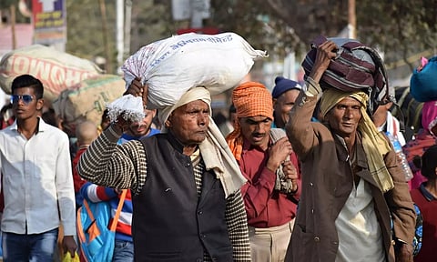 തിരിച്ചുപോക്കിന് തിരക്ക് കൂട്ടാതെ കേരളത്തിലെ അതിഥി തൊഴിലാളികള്; ഉത്തരേന്ത്യയില് സ്ഥിതി രൂക്ഷം