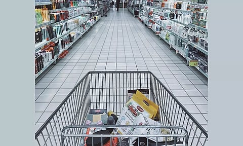 ജനങ്ങള് അവശ്യസാധനങ്ങള് വാങ്ങിക്കൂട്ടുന്നു; കൊറോണ ഭയം വാങ്ങല് സ്വഭാവത്തെ ബാധിച്ചോ? പരിശോധിക്കാം