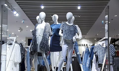 വ്യാപാര സ്ഥാപനങ്ങൾ തുറന്നു, ജനം ഇപ്പോഴും ആശയക്കുഴപ്പത്തിൽ!