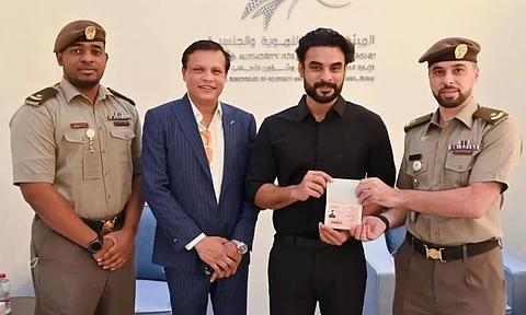 മമ്മൂട്ടിക്കും മോഹന്ലാലിനും പിന്നാലെ ടൊവിനോയ്ക്കും യുഎഇ ഗോള്ഡന് വിസ; എന്താണ് ഈ വിസ?