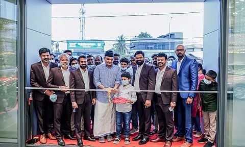 ചെറിയ വിലയ്ക്ക് ആഡംബര കാറുകള് സ്വന്തമാക്കാം, റോയല് ഡ്രൈവിലൂടെ