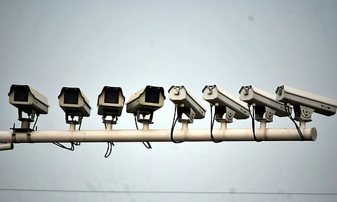 യാത്രക്കാർ ശ്രദ്ധിക്കുക' കാമറ കണ്ണുകൾ നിങ്ങളുടെ പിന്നാലെയുണ്ട്!