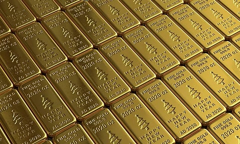 മിന്നിത്തിളങ്ങി സ്വര്ണം, നിറം മങ്ങി ഓഹരി വിപണി