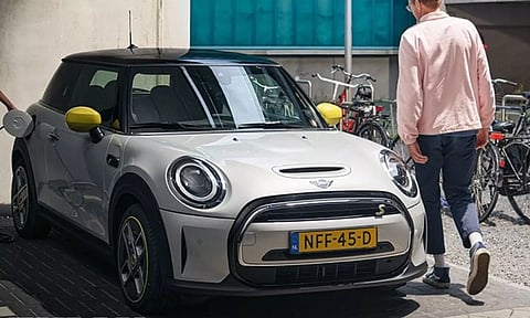 വില പ്രഖ്യാപിക്കും മുന്നേ വിറ്റുതീര്ന്നു, മിനി കൂപ്പറിന്റെ ആദ്യ ഇലക്ട്രിക് മോഡല്, സവിശേഷതകള് അറിയാം