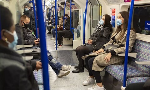 കോവിഡ് ഓമിക്രോണ് വകഭേദം; യാത്രാ വിലക്കുകളും ക്വാറന്റീനും ആര്ക്കൊക്കെ?