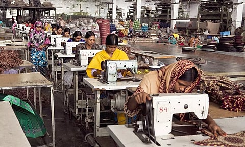 ലോക്ഡൗണില് തൊഴില് നഷ്ടമായത് രാജ്യത്തെ 1.5 ദശലക്ഷം വനിതകള്ക്ക്