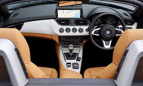 കാറുകളില് മുന്സീറ്റ് യാത്രക്കാരന് എയര്ബാഗ് കര്ശനമാക്കി സര്ക്കാര്