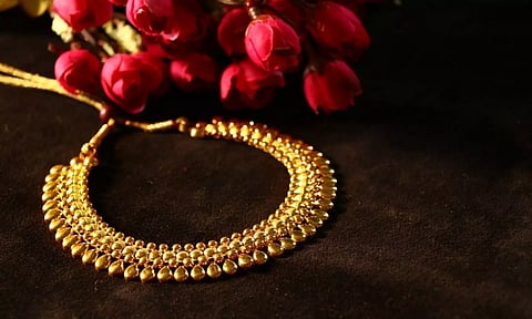 കൂടിയും കുറഞ്ഞും സ്വര്ണവില: ഇനിയും ചാഞ്ചാടുമോ?