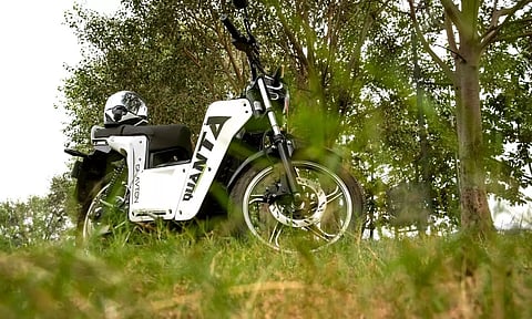 റെക്കോര്ഡ് സമയത്തില് കന്യാകുമാരി മുതല് ലഡാക്ക് വരെ ഇലക്ട്രിക് ബൈക്കില്