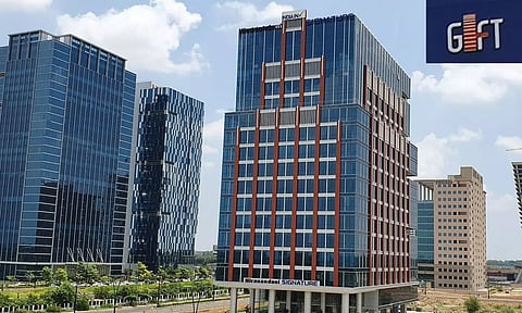 ദുബൈയില് നിന്ന് ഗിഫ്റ്റ് സിറ്റി വഴി കണ്ണഞ്ചിപ്പിക്കുന്ന വെള്ളി ഇറക്കുമതി; കാരണമെന്ത്?