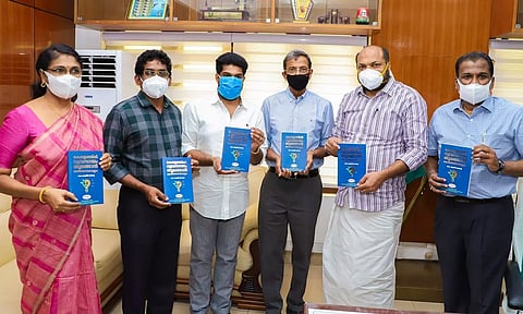 'കേരളത്തില് വ്യവസായം തുടങ്ങാന് അറിയേണ്ടതെല്ലാം' മന്ത്രി പി രാജീവ് പ്രകാശനം ചെയ്തു; ഇപ്പോള് വിപണിയില്