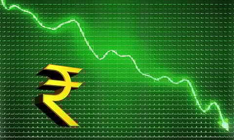 ഇടിവ് തുടരുന്നു, രൂപ റെക്കോര്ഡ് തകര്ച്ചയില്
