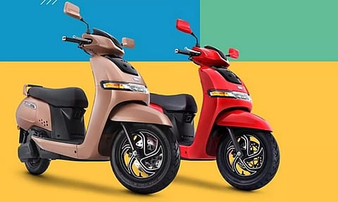 ആവേശമുണർത്തി പുതിയ ടി വി എസ് ഐ ക്യൂബ് ഹൈടെക് ഇലക്ട്രിക് സ്കൂട്ടർ