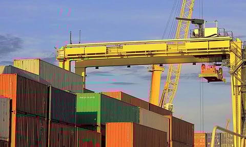 ചൈനയെ മറികടന്ന് ഇന്ത്യയുടെ ഏറ്റവും വലിയ വ്യാപാര പങ്കാളിയായി യുഎസ്, പക്ഷെ ഇറക്കുമതി കുറയ്ക്കാനാവുന്നില്ല