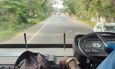 സ്വകാര്യബസുകളില് നിന്ന് പിടിച്ചെടുത്ത റൂട്ടുകളില് നിരക്ക് കുറച്ച് കെ.എസ്.ആര്.ടി.സി