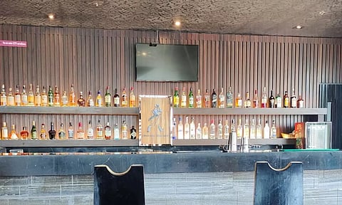 ലോക്ക്ഡൗണിലെ ലൈസന്സ് ഫീസ്: ബാറുകള്ക്ക് ഇളവ് നല്കി സര്ക്കാര്