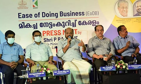 28 ല് നിന്ന് 15 ലേക്ക് കേരളം: വ്യവസായ സൗഹൃദത്തില് ഒറ്റവര്ഷം കൊണ്ട് മികച്ച നേട്ടം