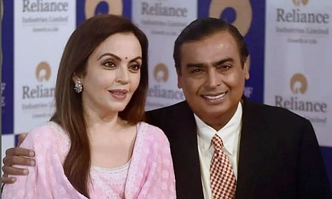 മുകേഷ് അംബാനിയുടെ നല്ലപാതി, സംരംഭകയാത്രയിലും കൂടെ നടന്ന നിത അംബാനി: ബിസിനസ് ദമ്പതികള്ക്ക് മാതൃകയായ 'പവര്കപ്പിള്' പ്രണയകഥ ഇങ്ങനെ