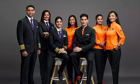 വ്യത്യസ്തമായ യൂണിഫോം ട്വിറ്ററില് വൈറല്, ഇപ്പോളിതാ ലൈസന്സുമെത്തി: ആകാശ പറക്കാനൊരുങ്ങുന്നു