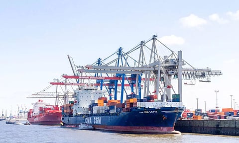 ഇന്ത്യയുടെ കയറ്റുമതിയില് നേരിയ ഇടിവ്